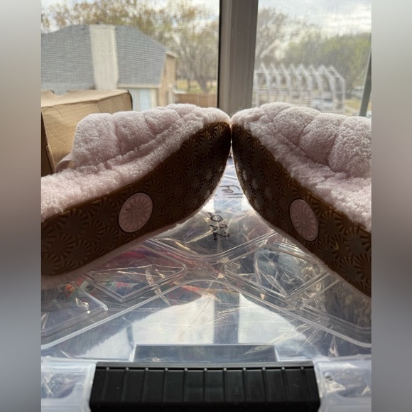 UGG Fluffy Yeah Slides Pink Size 9 - Picture 8 of 9